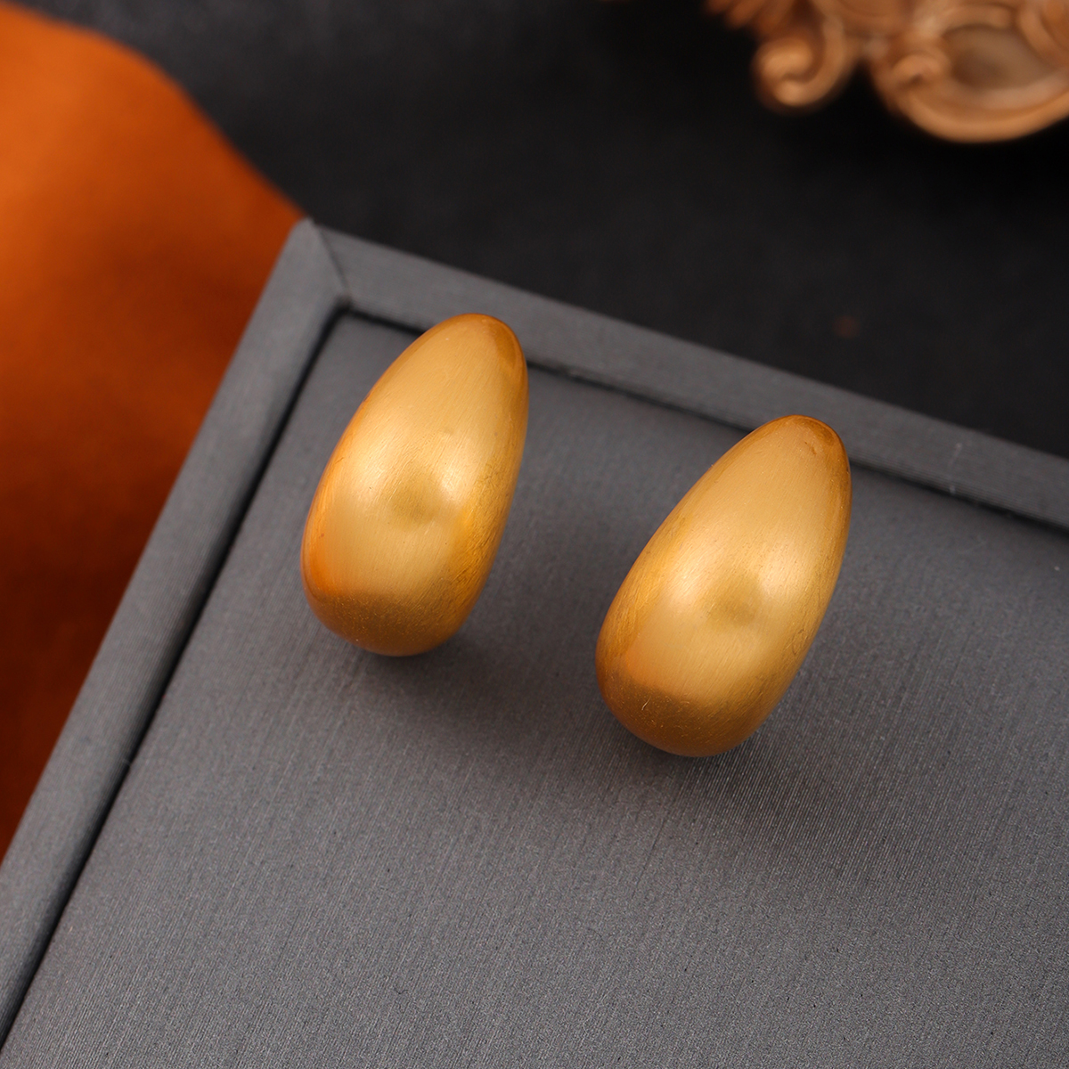 1 Pair Elegant Simple Style Solid Color Plating Copper 18K Gold Plated Ear Studs display picture 2