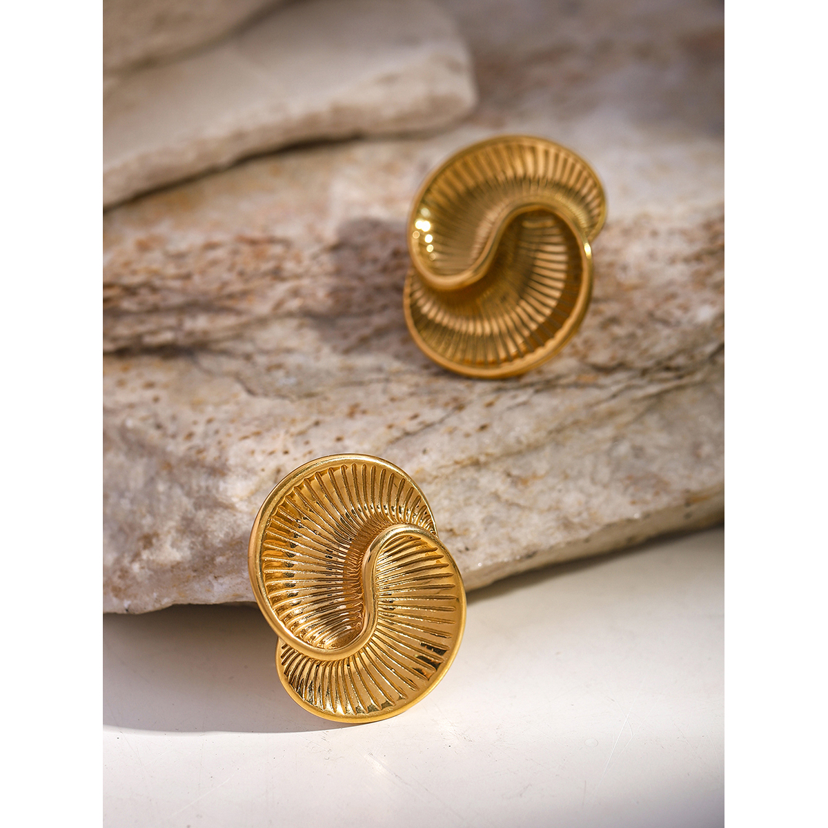 1 Pair Simple Style Classic Style Spiral Plating 316 Stainless Steel  18K Gold Plated Ear Studs display picture 7