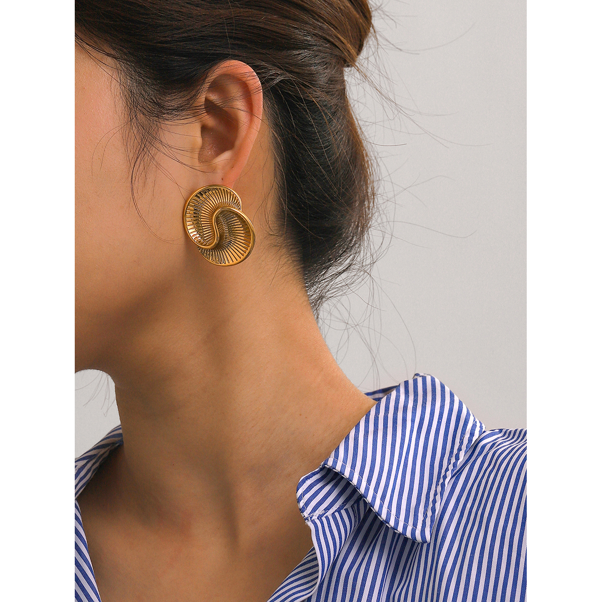 1 Pair Simple Style Classic Style Spiral Plating 316 Stainless Steel  18K Gold Plated Ear Studs display picture 11