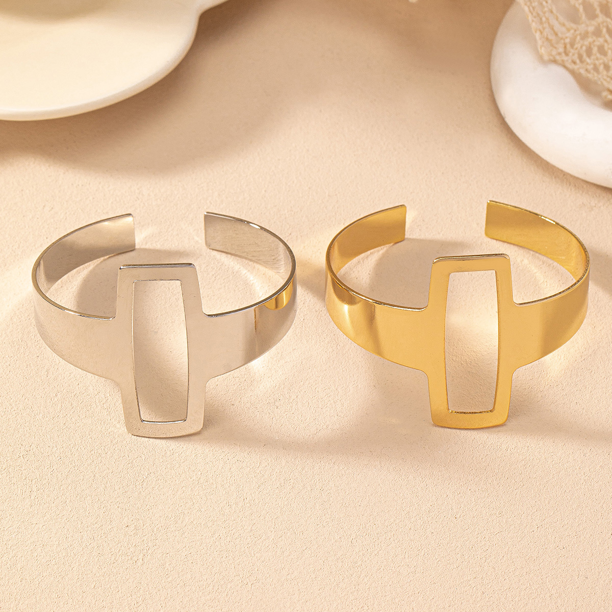 Basic Simple Style Classic Style Geometric Solid Color Iron Women's Bangle display picture 3