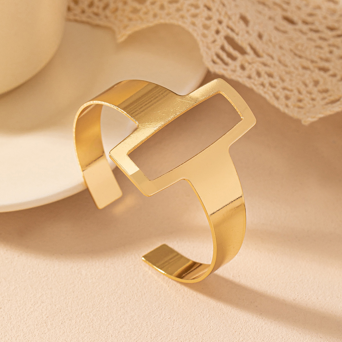 Basic Simple Style Classic Style Geometric Solid Color Iron Women's Bangle display picture 1