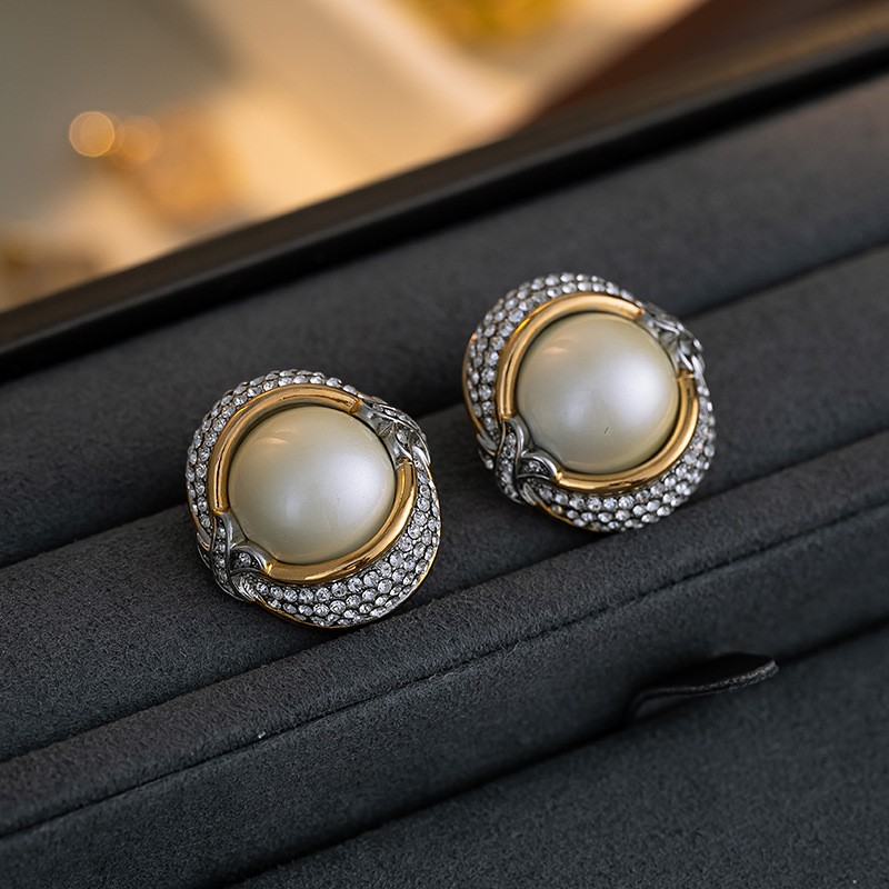 1 Pair Elegant Modern Style Classic Style Round Plating Inlay Copper Gem Rhinestones Pearl Gold Plated Ear Studs display picture 4