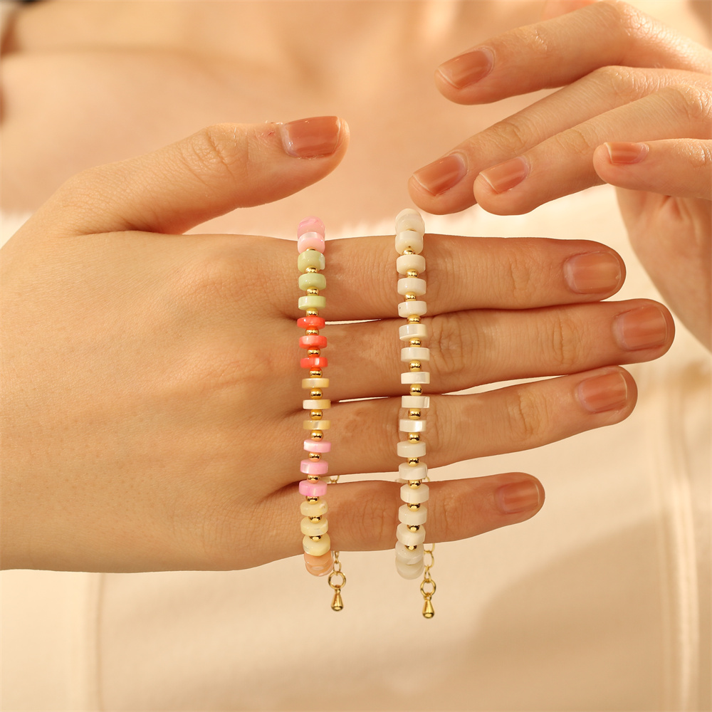 Bohemian Modern Style Circle Shell Beaded 18K Gold Plated Women's Bracelets display picture 1