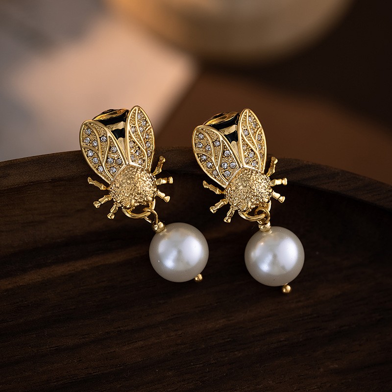 1 Pair Elegant Modern Style Classic Style Round Plating Inlay Copper Gem Rhinestones Pearl Gold Plated Ear Studs display picture 12