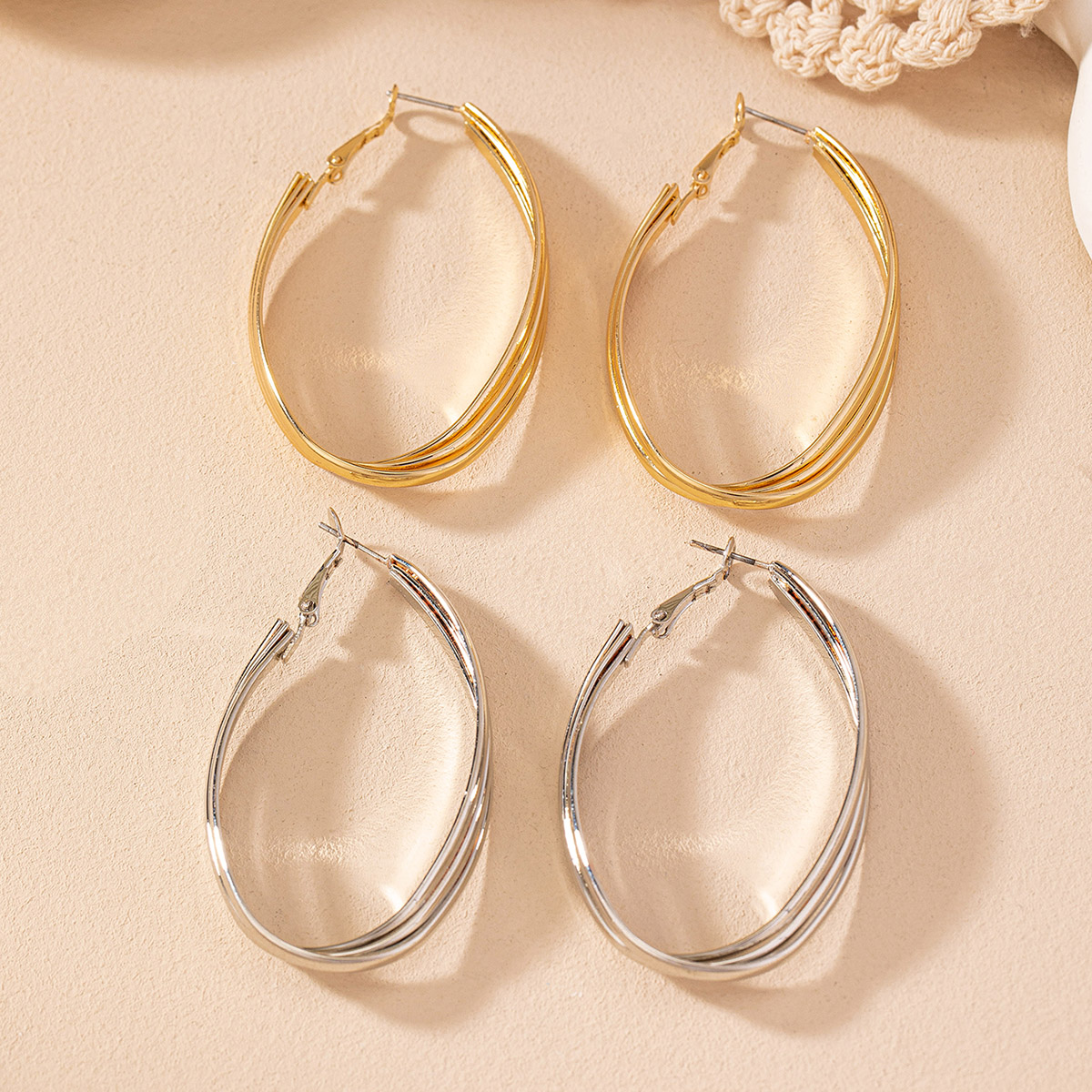 1 Pair Basic Modern Style Classic Style Oval Solid Color Iron Hoop Earrings display picture 5