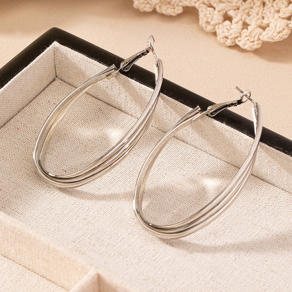 1 Pair Basic Modern Style Classic Style Oval Solid Color Iron Hoop Earrings display picture 4