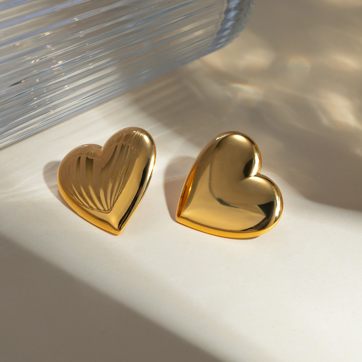 1 Pair Modern Style Classic Style Commute Heart Shape Solid Color Plating 304 Stainless Steel 18K Gold Plated Ear Studs display picture 3