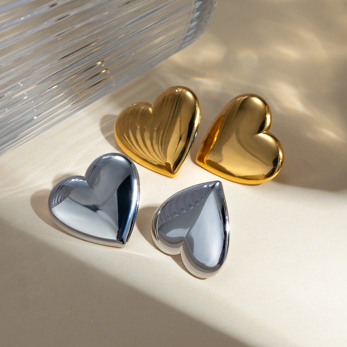 1 Pair Modern Style Classic Style Commute Heart Shape Solid Color Plating 304 Stainless Steel 18K Gold Plated Ear Studs display picture 7