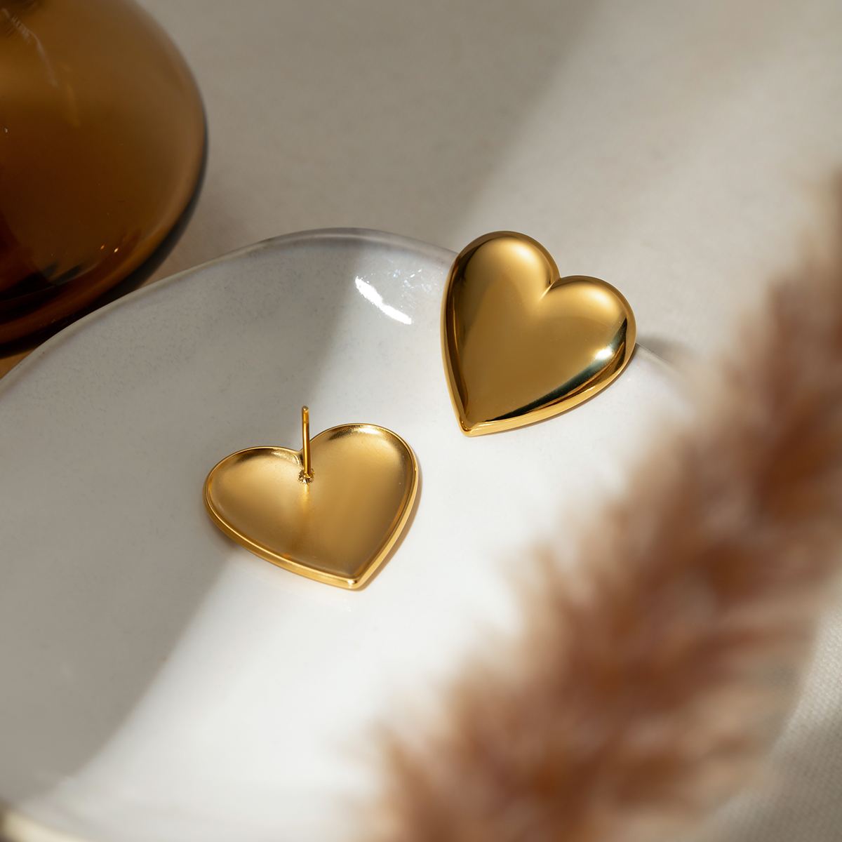 1 Pair Modern Style Classic Style Commute Heart Shape Solid Color Plating 304 Stainless Steel 18K Gold Plated Ear Studs display picture 1