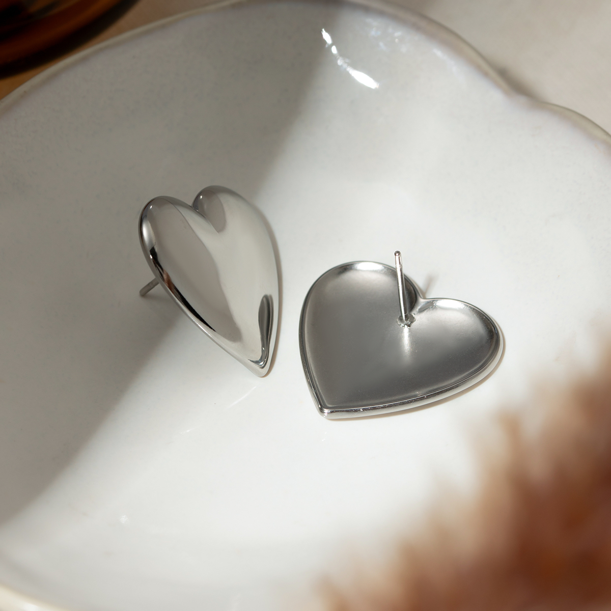 1 Pair Modern Style Classic Style Commute Heart Shape Solid Color Plating 304 Stainless Steel 18K Gold Plated Ear Studs display picture 10