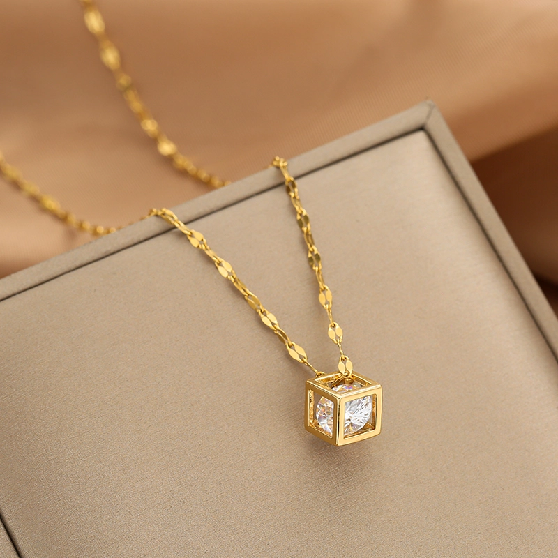 Wholesale Glam Simple Style Solid Color 304 Stainless Steel Copper Plating Inlay 18K Gold Plated Acrylic Glass Zircon Pendant Necklace display picture 2