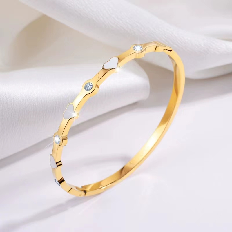 304 Stainless Steel 18K Gold Plated Sweet Simple Style Enamel Inlay Heart Shape Rhinestones Bangle display picture 2