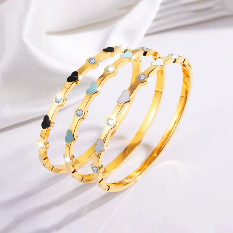 304 Stainless Steel 18K Gold Plated Sweet Simple Style Enamel Inlay Heart Shape Rhinestones Bangle display picture 6
