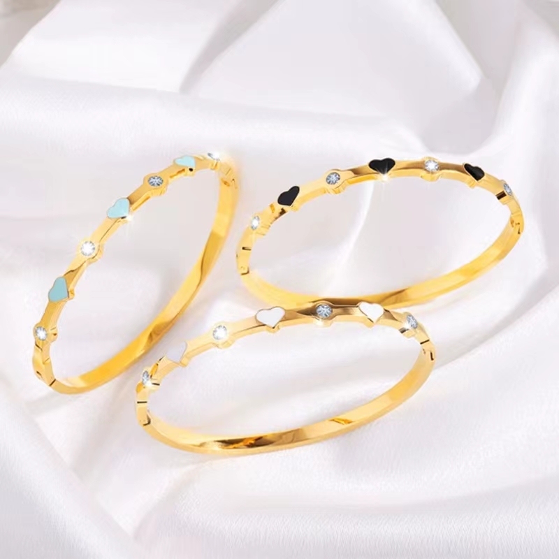 304 Stainless Steel 18K Gold Plated Sweet Simple Style Enamel Inlay Heart Shape Rhinestones Bangle display picture 5