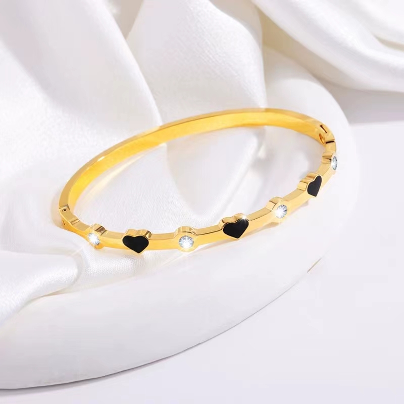 304 Stainless Steel 18K Gold Plated Sweet Simple Style Enamel Inlay Heart Shape Rhinestones Bangle display picture 3