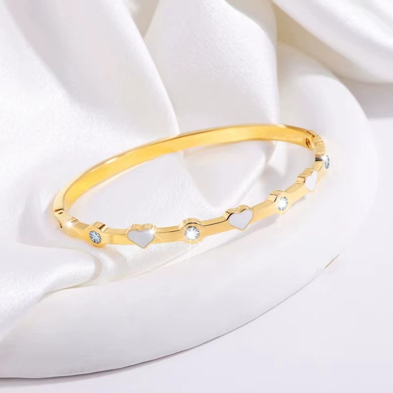 304 Stainless Steel 18K Gold Plated Sweet Simple Style Enamel Inlay Heart Shape Rhinestones Bangle display picture 4