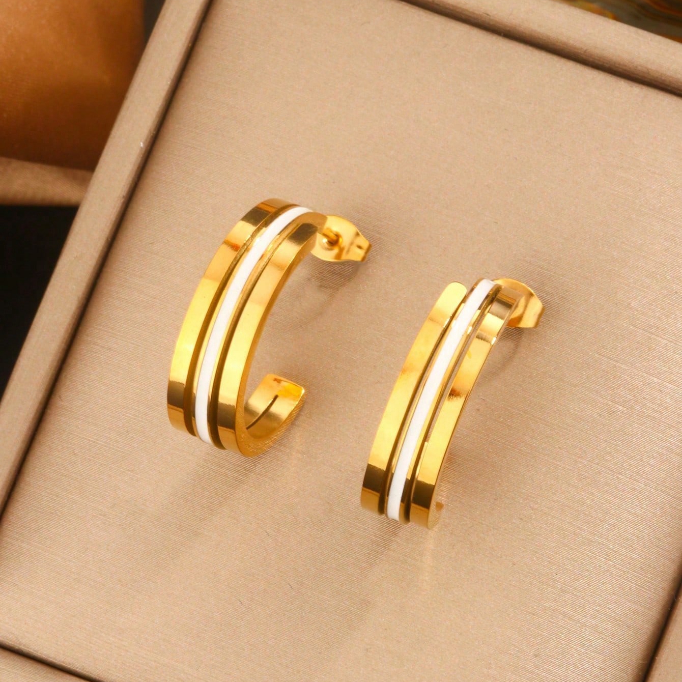 1 Pair Simple Style Classic Style Color Block Plating Inlay 304 Stainless Steel Artificial Rhinestones Resin 18K Gold Plated Ear Studs display picture 3