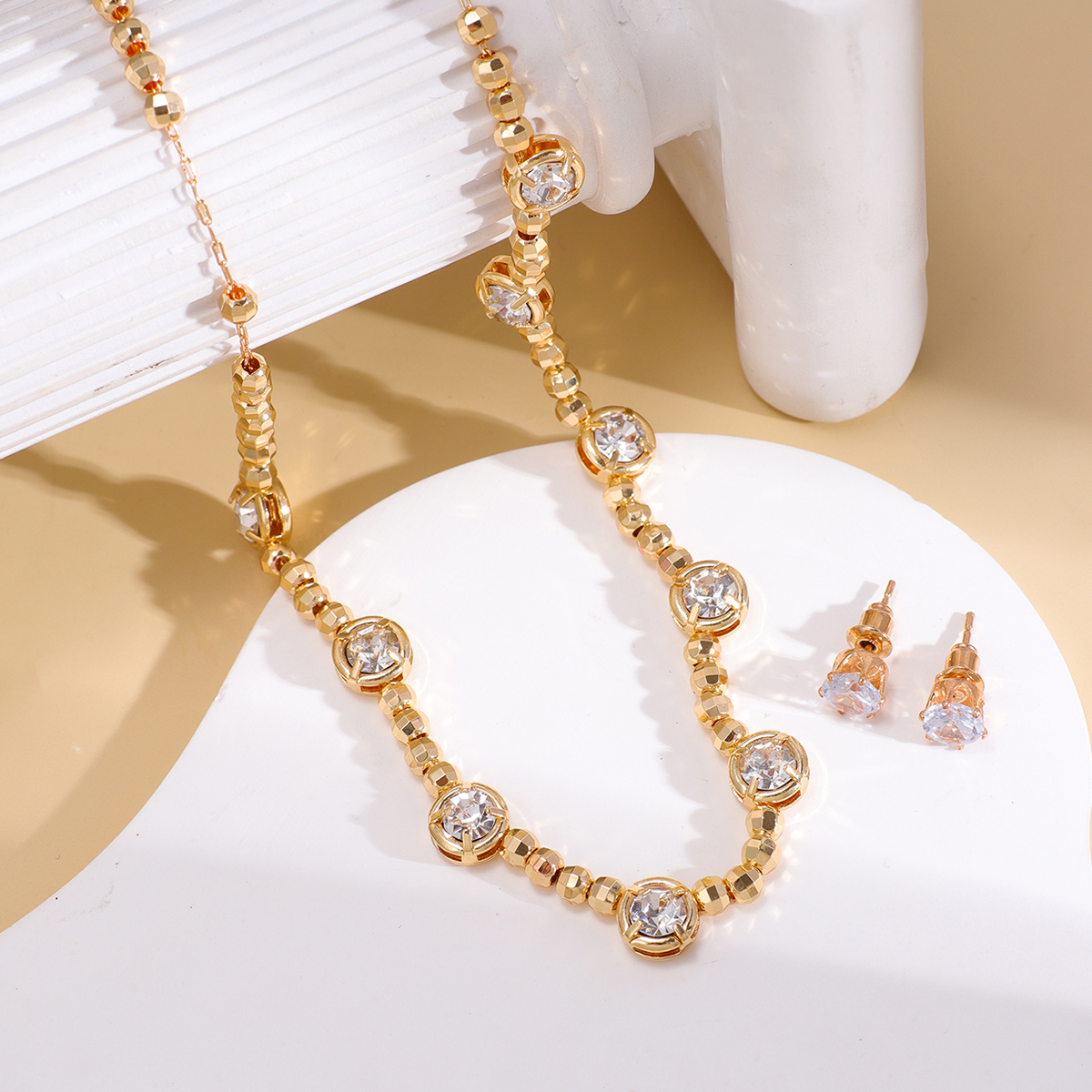 Copper 18K Gold Plated Simple Style Shiny Inlay Geometric Artificial Rhinestones Jewelry Set display picture 3