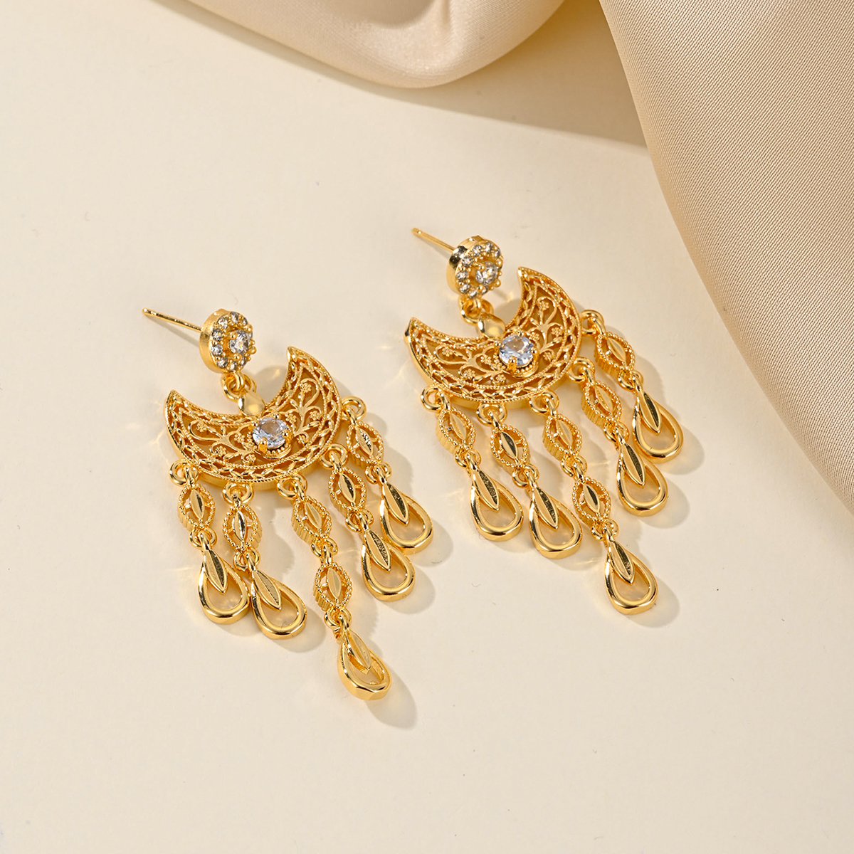 1 Pair Lady Formal Geometric Moon Inlay Copper Zircon 18K Gold Plated Drop Earrings display picture 5