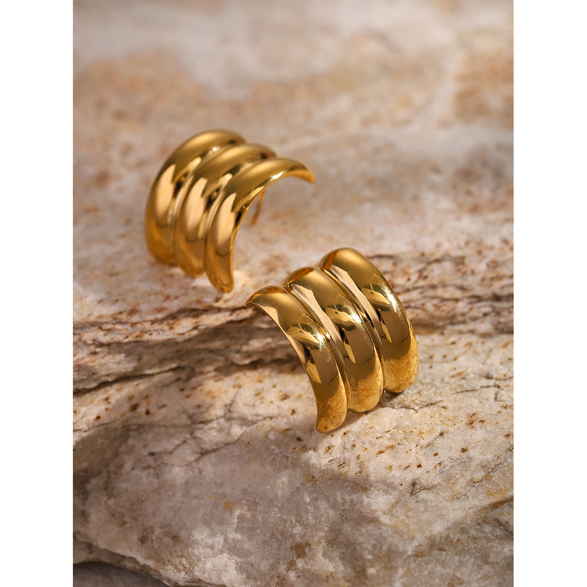 1 Pair IG Style Modern Style Classic Style Waves Solid Color Spiral Stripe Plating 304 Stainless Steel 18K Gold Plated Ear Studs display picture 2