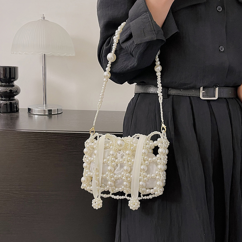 Women's Small Pearl Solid Color Elegant Classic Style Beading Hollow String Crossbody Bag display picture 5