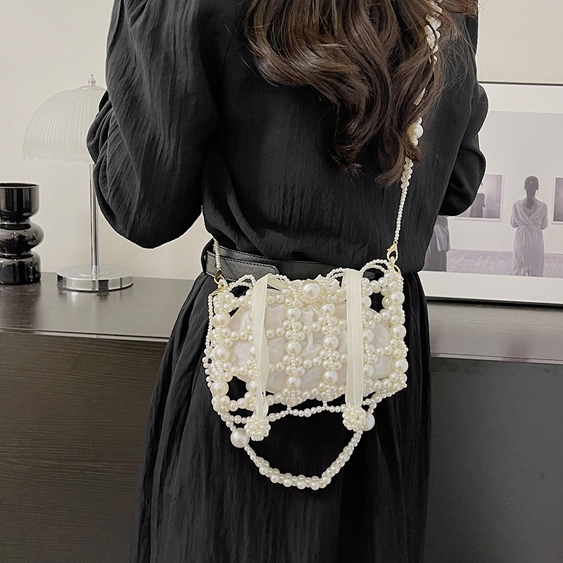 Women's Small Pearl Solid Color Elegant Classic Style Beading Hollow String Crossbody Bag display picture 14