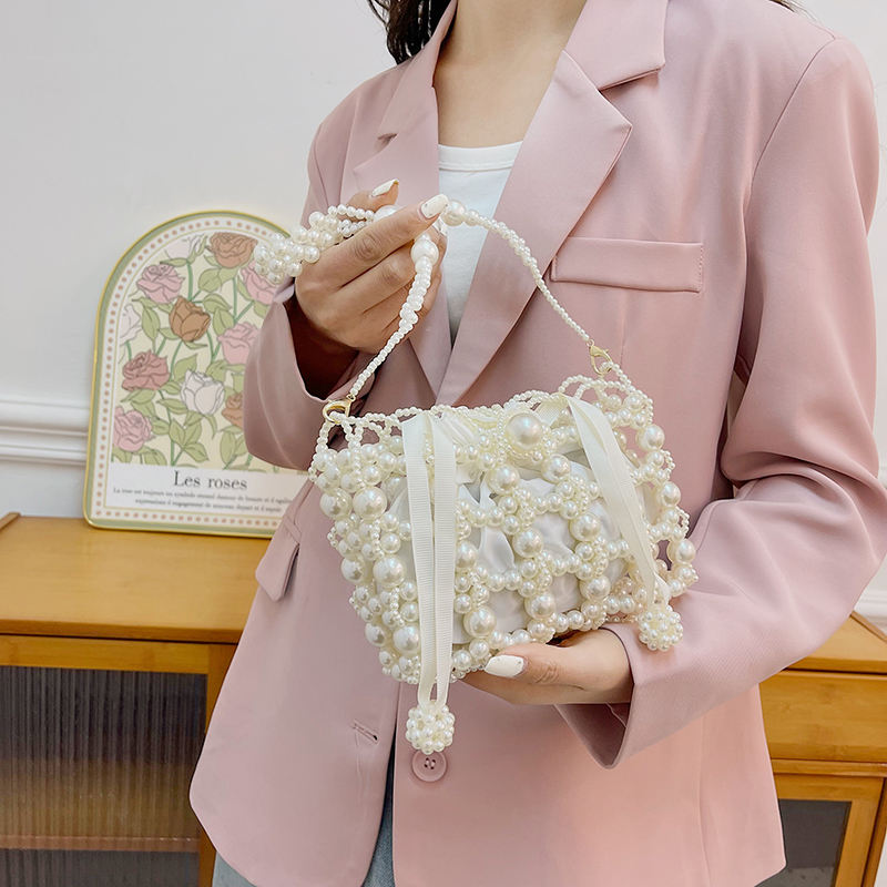 Women's Small Pearl Solid Color Elegant Classic Style Beading Hollow String Crossbody Bag display picture 13