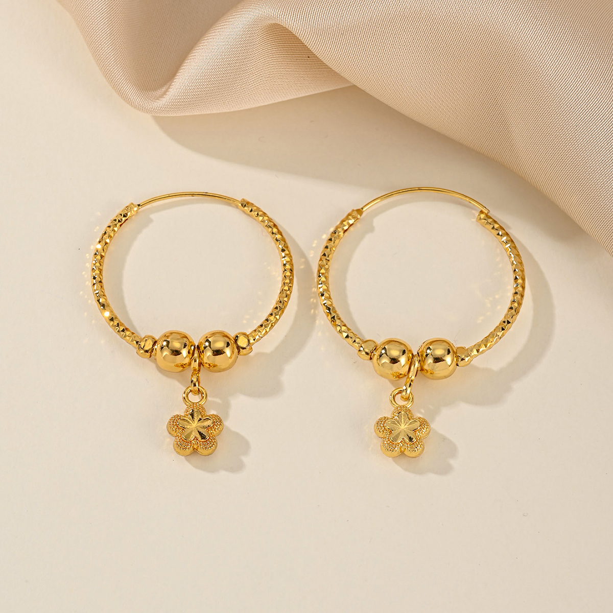 1 Piece Basic Bridal Classic Style Round Flower Copper 18K Gold Plated Hoop Earrings display picture 4