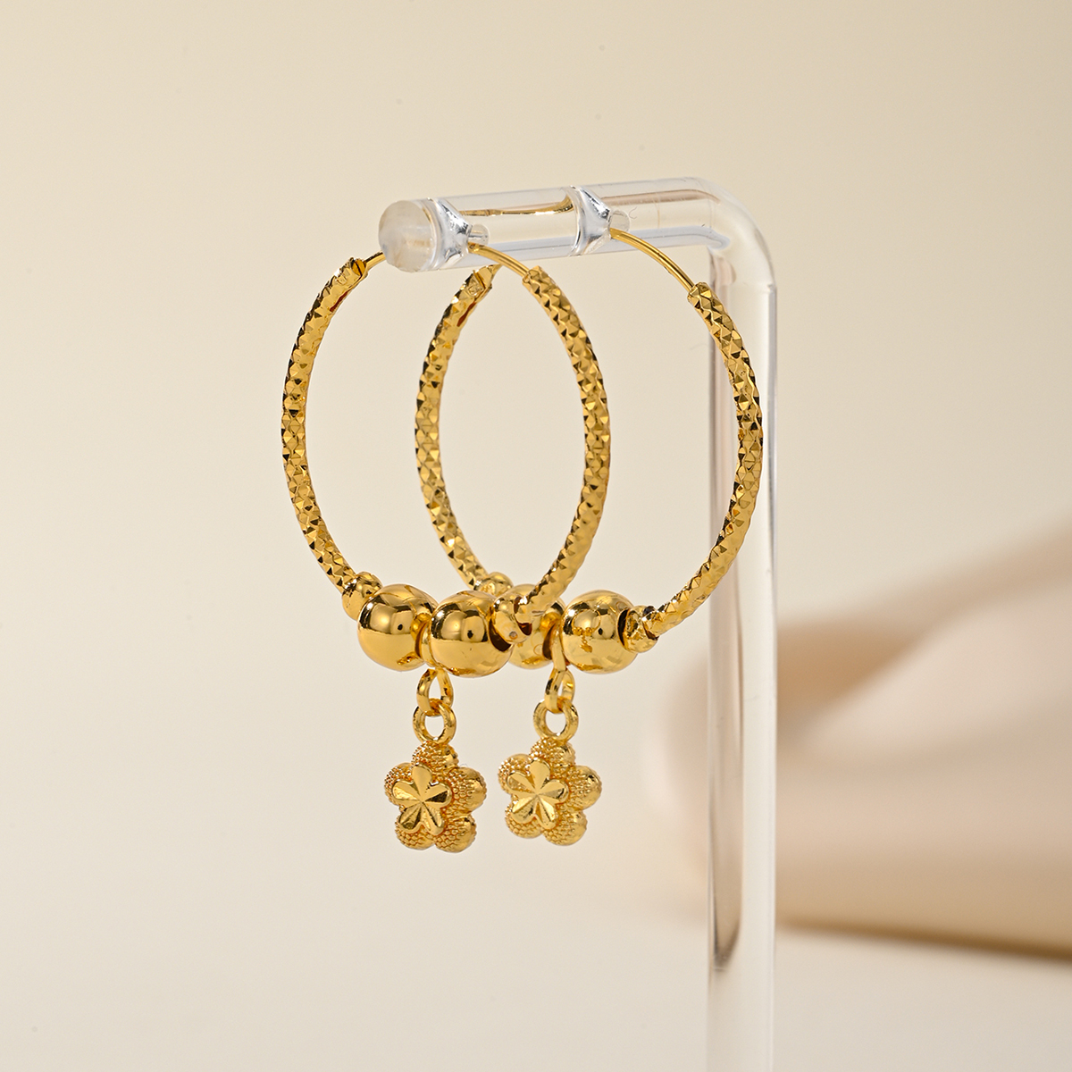 1 Piece Basic Bridal Classic Style Round Flower Copper 18K Gold Plated Hoop Earrings display picture 1