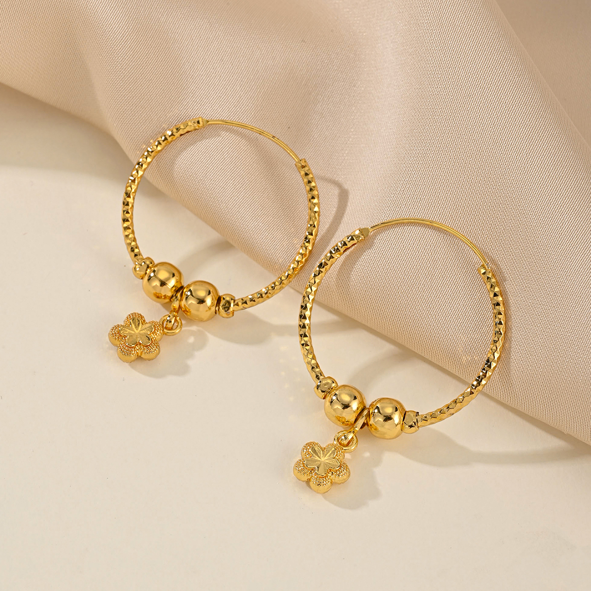 1 Piece Basic Bridal Classic Style Round Flower Copper 18K Gold Plated Hoop Earrings display picture 5