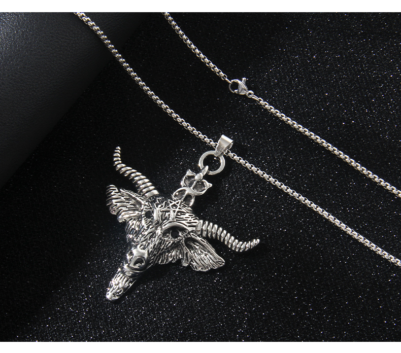 Wholesale Jewelry Exaggerated Punk Commute Cattle 201 Stainless Steel Zinc Alloy Pendant Necklace display picture 1