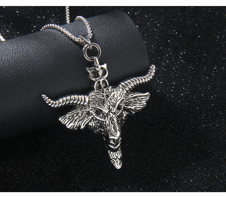 Wholesale Jewelry Exaggerated Punk Commute Cattle 201 Stainless Steel Zinc Alloy Pendant Necklace display picture 2