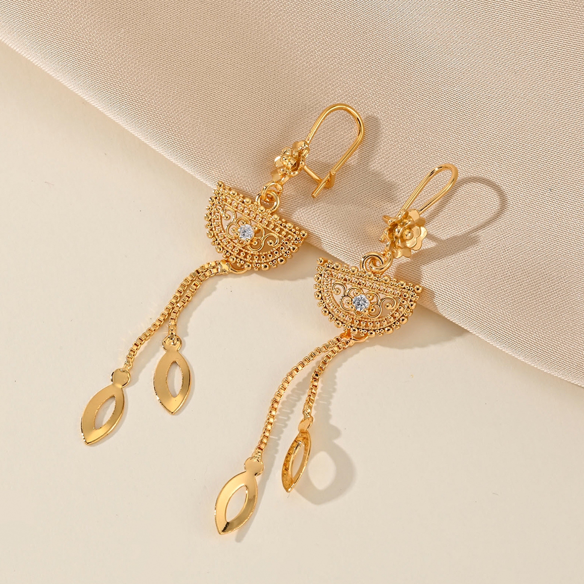 1 Pair Elegant Bridal Geometric Tassel Inlay Copper Zircon Gold Plated Drop Earrings display picture 5