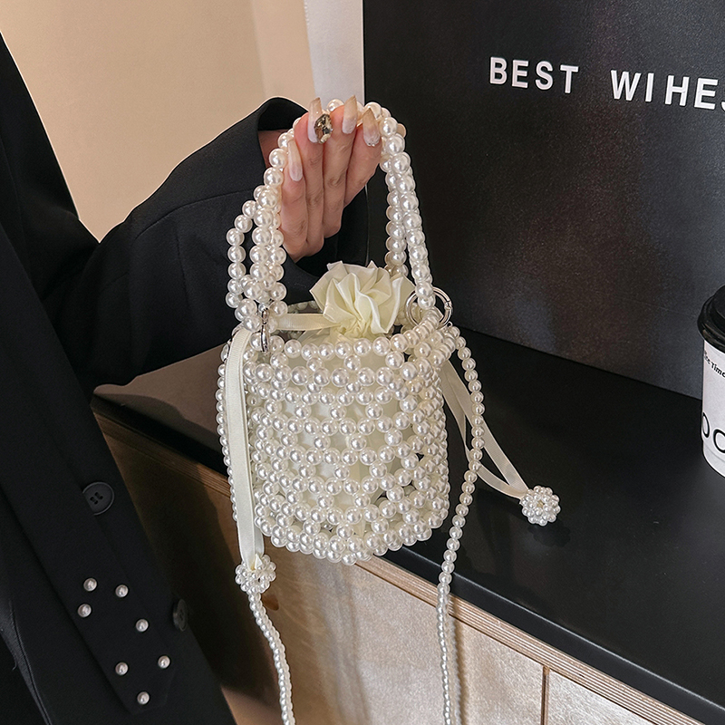 Women's Small Pearl Solid Color Elegant Classic Style Beading String Crossbody Bag display picture 9