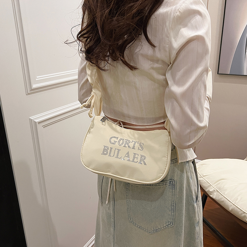 Women's Medium Canvas Letter Solid Color Streetwear Sewing Thread Zipper Underarm Bag display picture 14