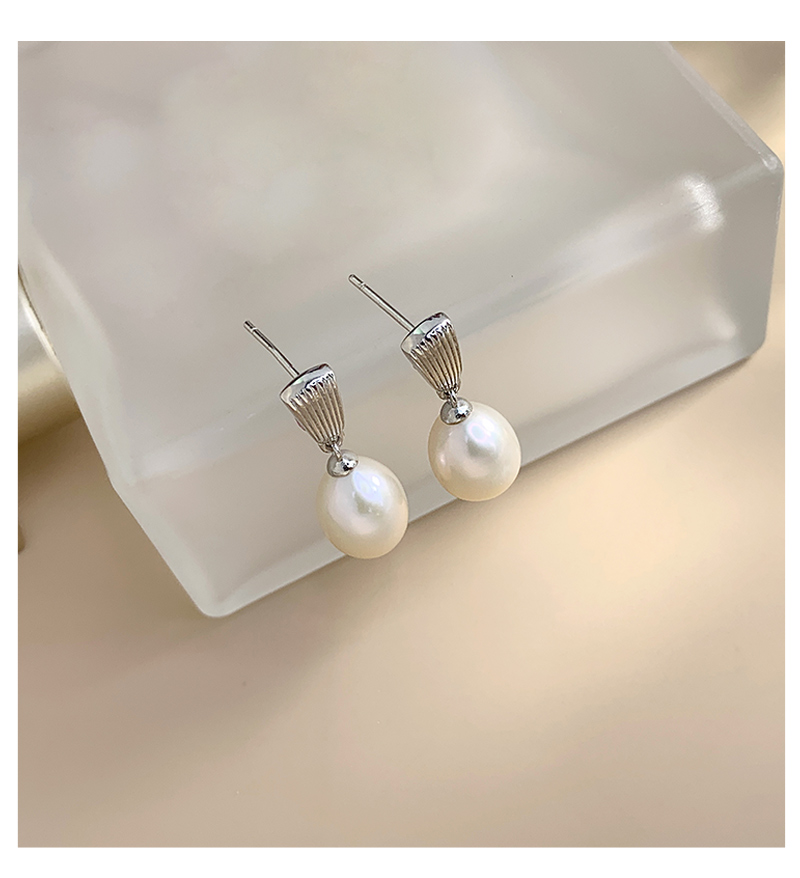 1 Pair Elegant Glam Luxurious Solid Color Polishing Plating Inlay Sterling Silver Pearl White Gold Plated Ear Studs display picture 3
