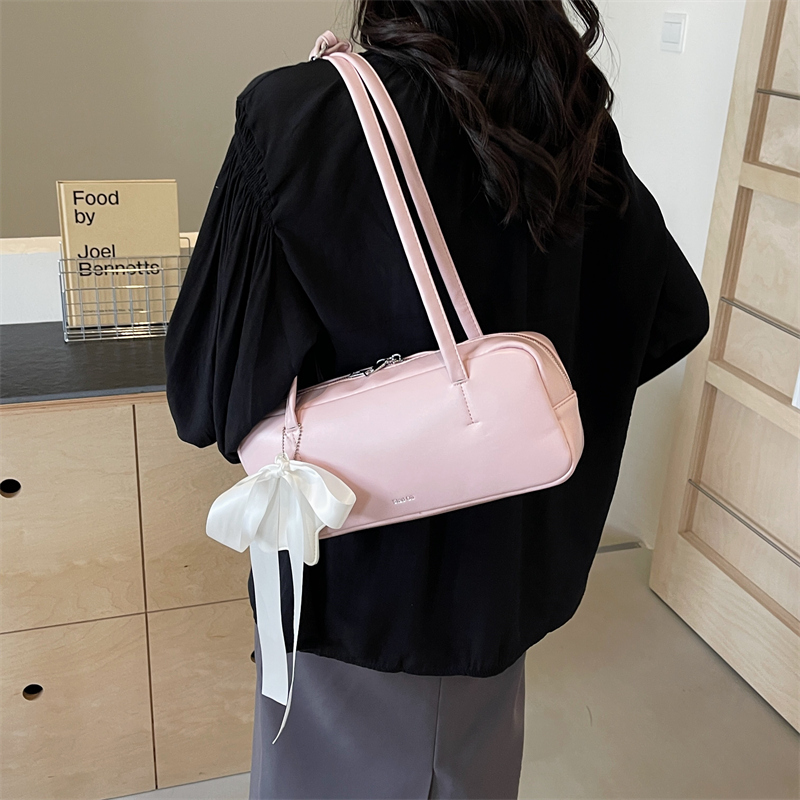 Women's Medium Pu Leather Solid Color Basic Classic Style Sewing Thread Cylindrical Zipper Underarm Bag display picture 9