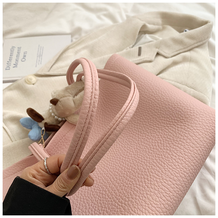 Women's Large Pu Leather Solid Color Basic Classic Style Sewing Thread Magnetic Buckle Tote Bag display picture 1