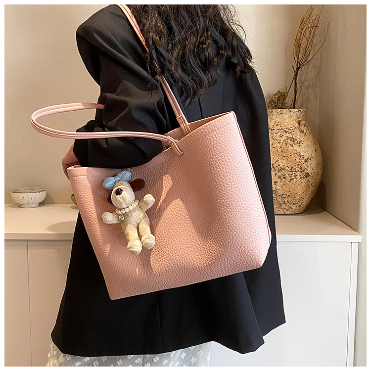 Women's Large Pu Leather Solid Color Basic Classic Style Sewing Thread Magnetic Buckle Tote Bag display picture 10