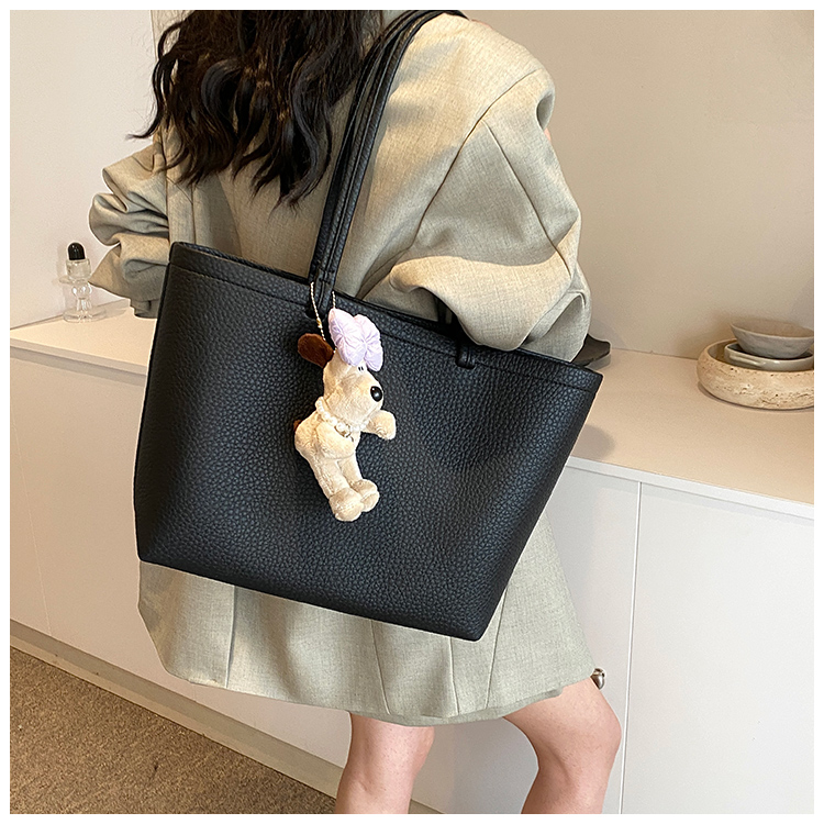 Women's Large Pu Leather Solid Color Basic Classic Style Sewing Thread Magnetic Buckle Tote Bag display picture 15