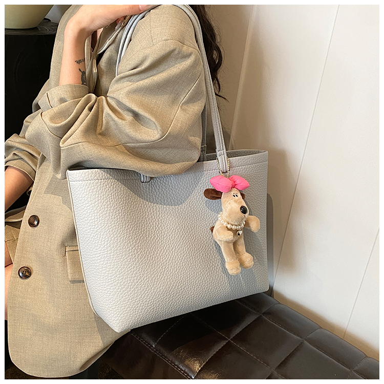 Women's Large Pu Leather Solid Color Basic Classic Style Sewing Thread Magnetic Buckle Tote Bag display picture 17