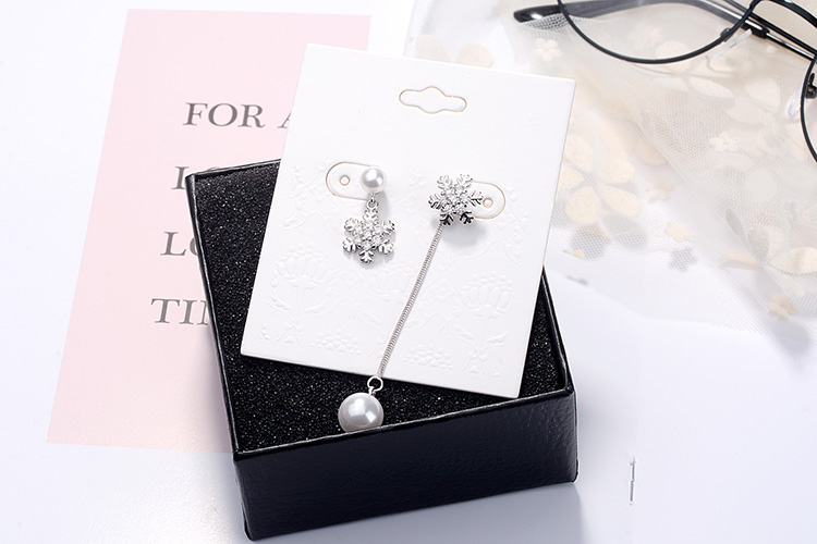 1 Pair Elegant Lady Geometric Tassel Snowflake Inlay Copper Zircon Drop Earrings display picture 3