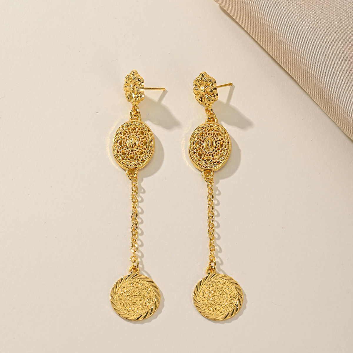1 Pair Simple Style Classic Style Coin Plating Copper 18K Gold Plated Drop Earrings display picture 10
