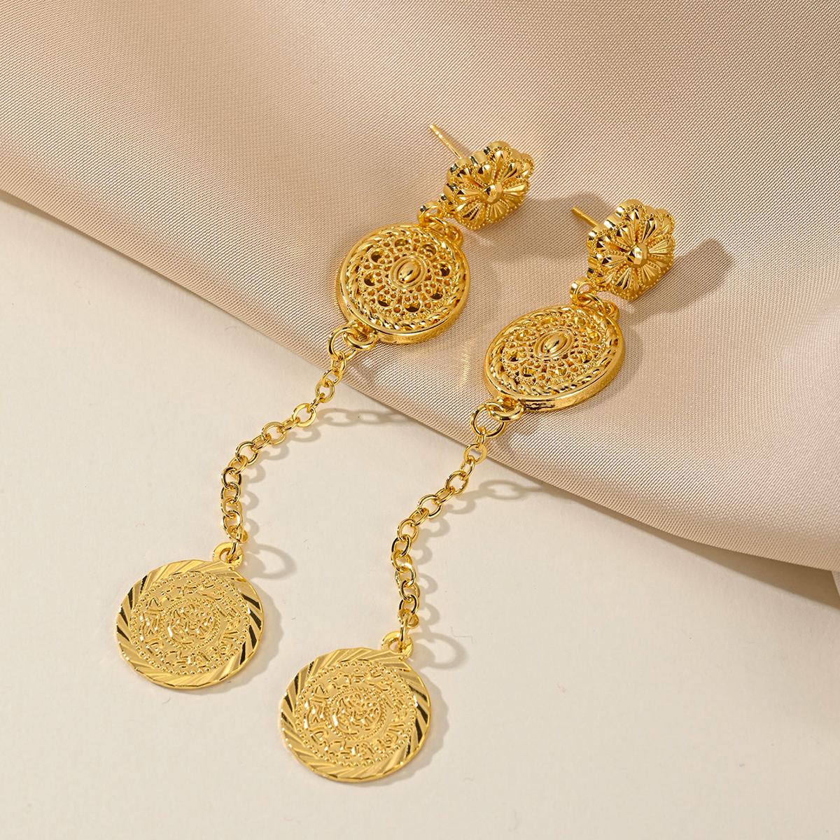 1 Pair Simple Style Classic Style Coin Plating Copper 18K Gold Plated Drop Earrings display picture 8
