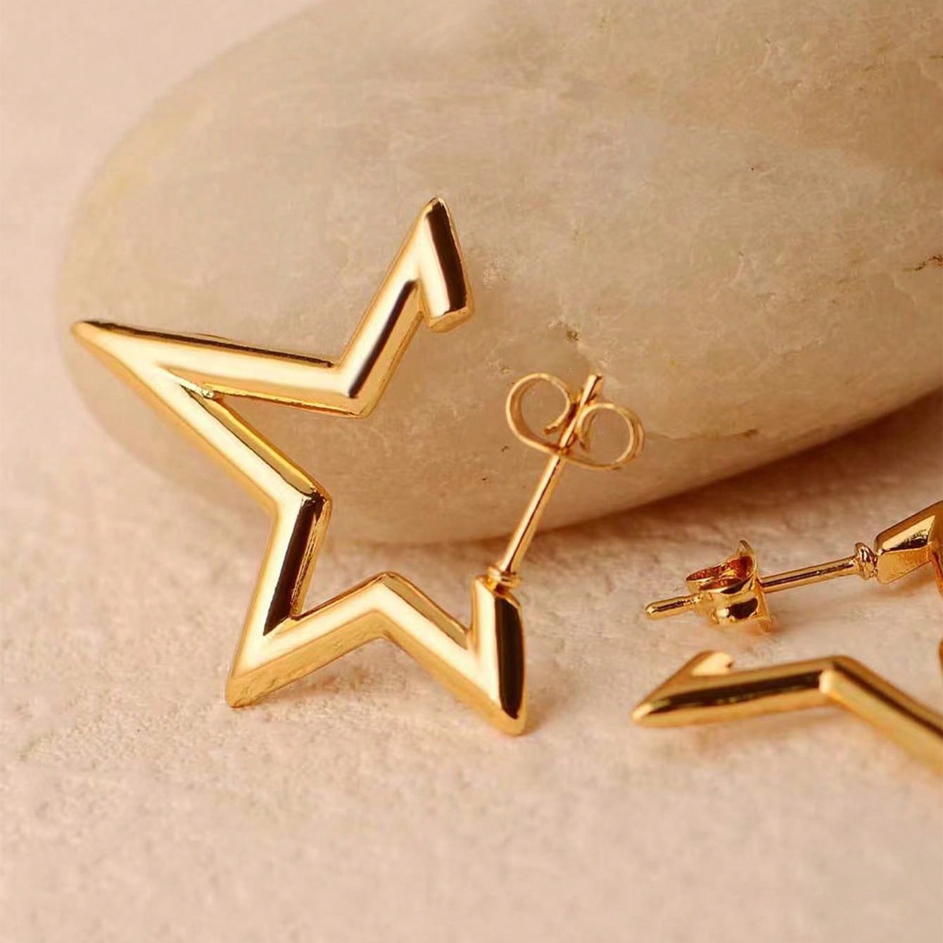 1 Pair Modern Style Simple Style Irregular Star Polishing Plating 304 Stainless Steel 18K Gold Plated Ear Studs display picture 2