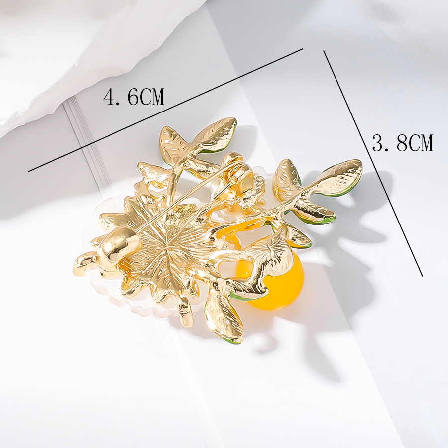 Simple Style Classic Style Daisy Alloy Inlay Pearl Women's Brooches display picture 4