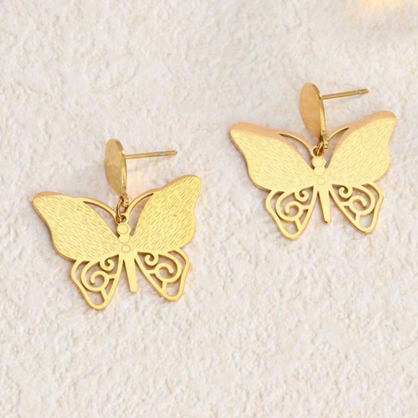 1 Pair Simple Style Classic Style Animal Flower Butterfly Plating Carving 304 Stainless Steel 18K Gold Plated Drop Earrings display picture 2