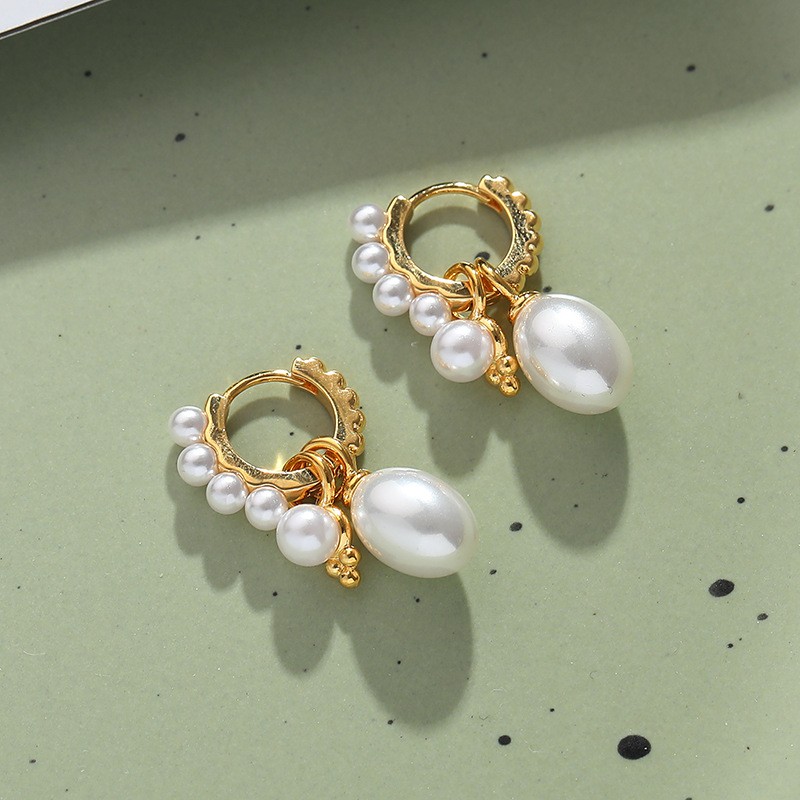 1 Pair Simple Style Classic Style Geometric Water Droplets Plating Inlay Metal Copper Brass Pearl Gold Plated Dangling Earrings display picture 1