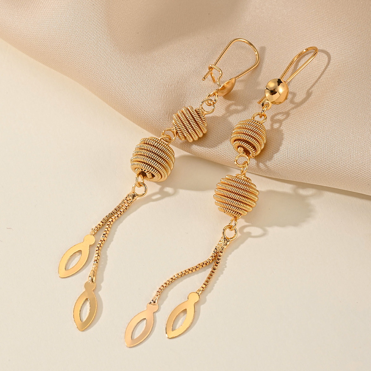 1 Pair Simple Style Classic Style Solid Color Plating Copper 18K Gold Plated Drop Earrings display picture 5