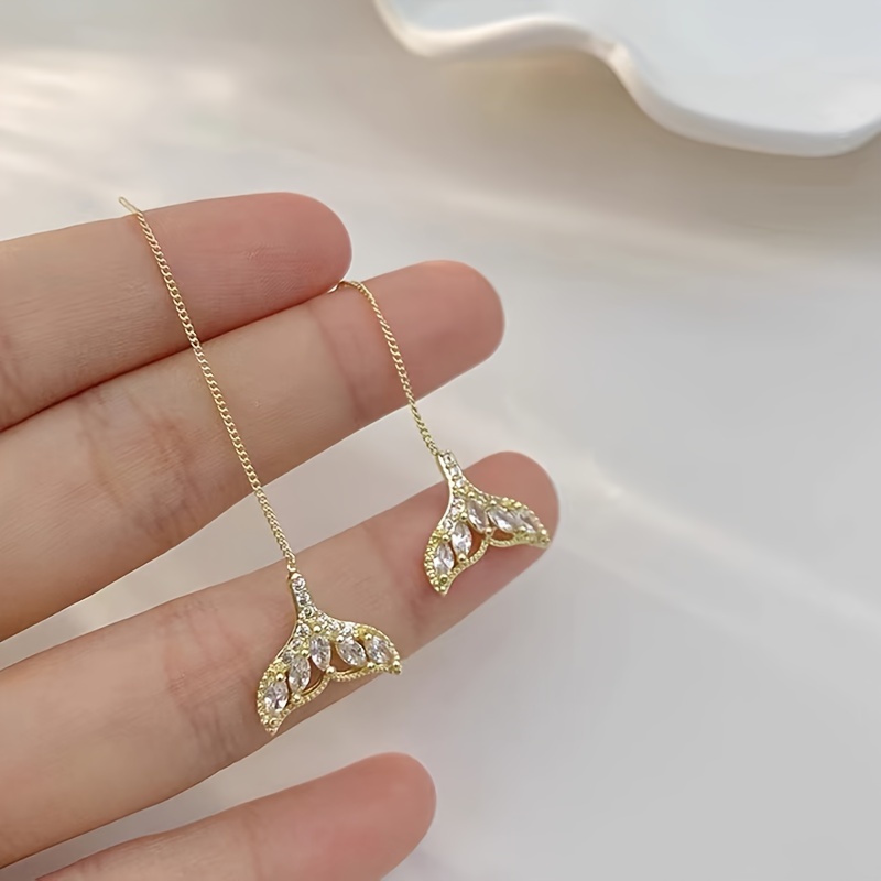 1 Pair Simple Style Fish Tail Plating Inlay Zinc Alloy Zircon Gold Plated Ear Line display picture 4